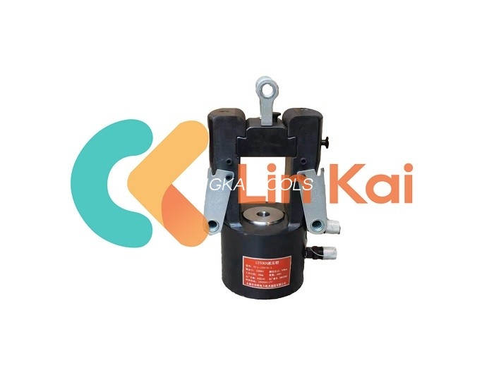 Hydraulisk pressemaskine med motoriseret pumpe til ACSR-ledersamling